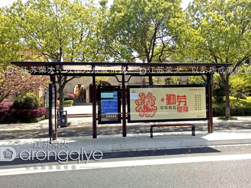 一個(gè)公交候車亭的造價(jià)要多少配圖二